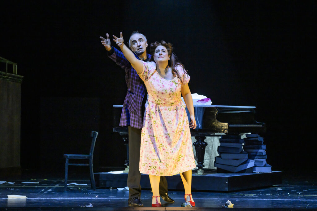 Peter Ronnefelds Oper „Die Ameise“– spannende Kriminalgroteske in der Oper Bonn – DAS OPERNMAGAZIN