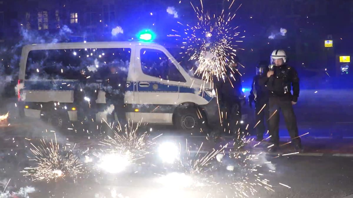 Silvester-Krawalle in Berlin: 15 Verfahren noch offen – Ermittlungen wegen Explosion mit Kugelbombe dauern an