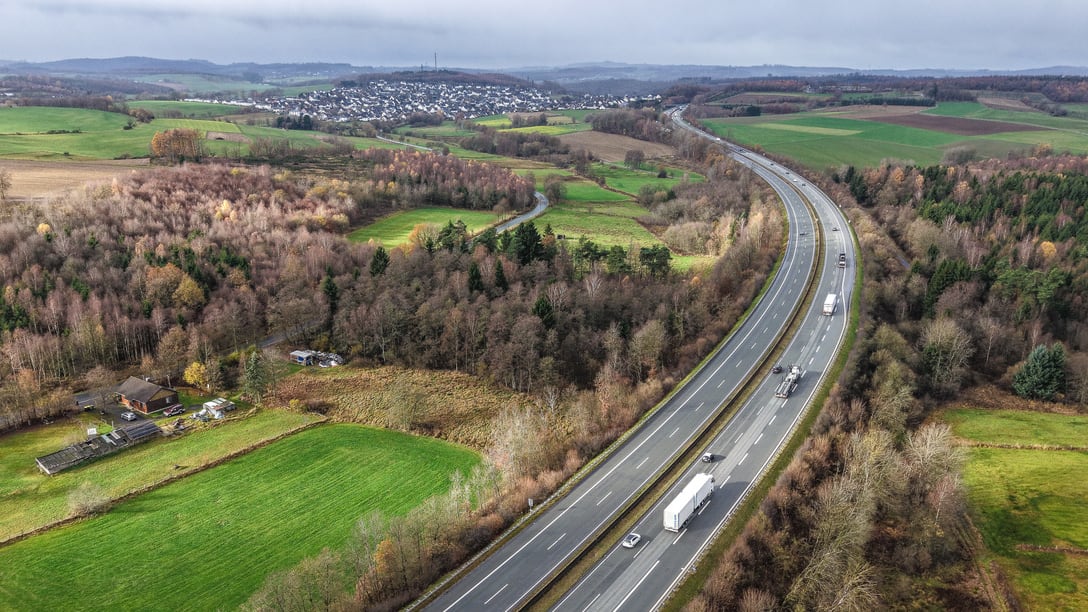 A45 bei Olpe: Polizei findet nach abgetrennten Händen eine Frauenleiche
