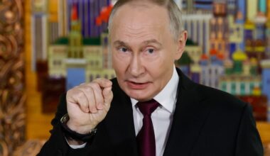 Ukraine-Krieg: ++ Ukraine-Krieg: Russland laut Putin „bereit“ für möglichen Krieg mit Europa ++ Liveticker