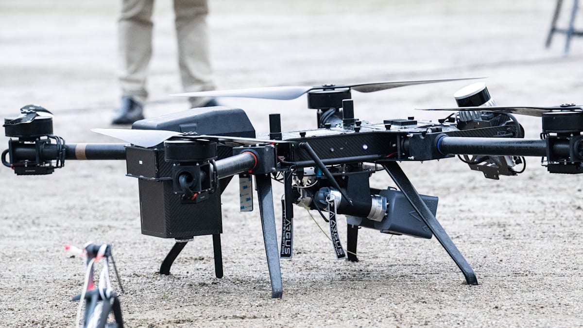 Strategische Partnerschaft: Polizei, Hafenbehörde und Industrie vereinbaren Kooperation zur Drohnenabwehr im Hamburger Hafen