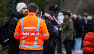 Regionalexpress gestoppt: Strecke zwischen Köln und Düsseldorf gesperrt – 500 Fahrgäste warten stundenlang auf Evakuierung