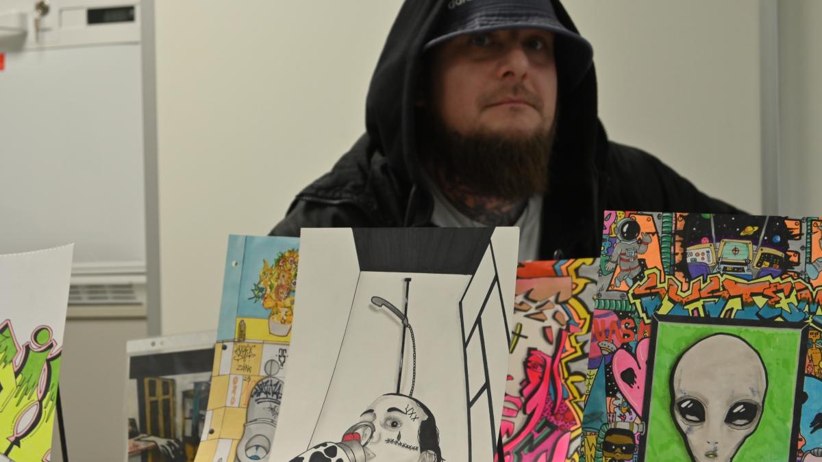 Wie die Kunst Daniel Erat in der Obdachlosigkeit hilft