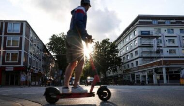 Polizei in Augsburg ermittelt nach Diebstahl von E-Scooter „Streetbooster“