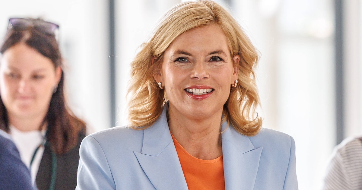 Bilder vom Weihnachtsmarkt: So strahlend haben wir Julia Klöckner nur selten gesehen