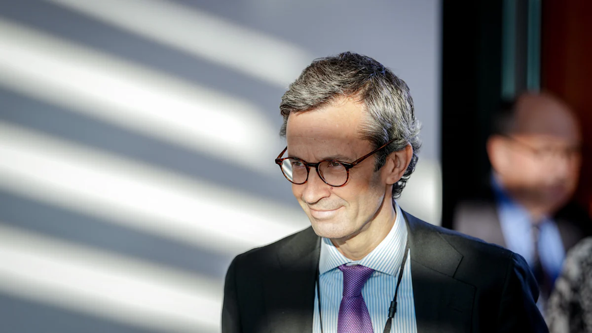 Ukraine News: Merz' Unterhändler reist zu Ukraine-Gesprächen nach Florida - Politik