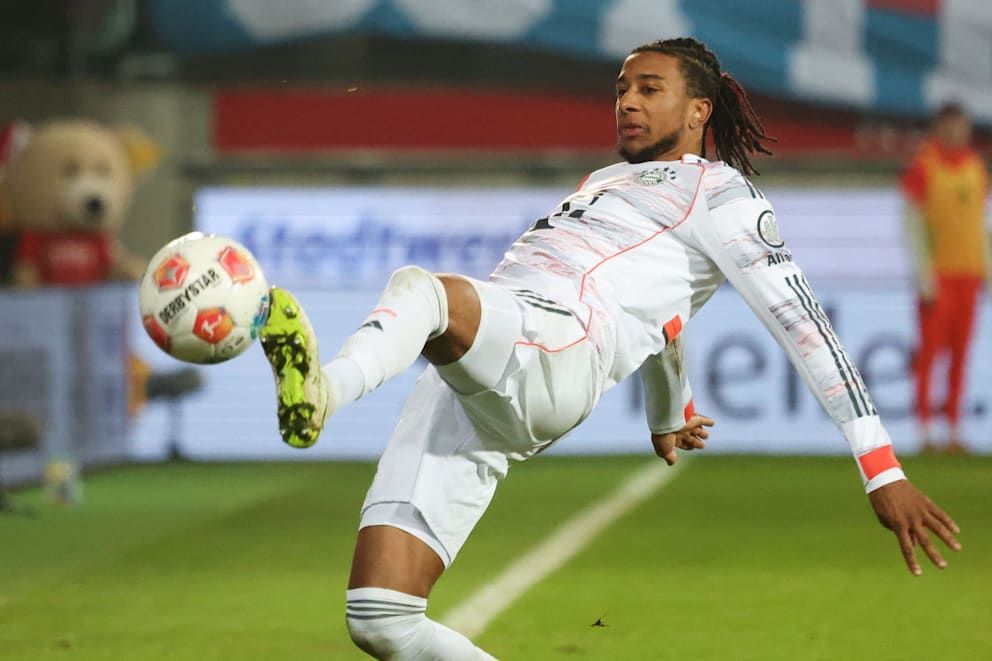 Michael Olise (24) beim letzten Bundesliga-Spiel der Bayern im Jahr 2025 in Heidenheim  (4:0)