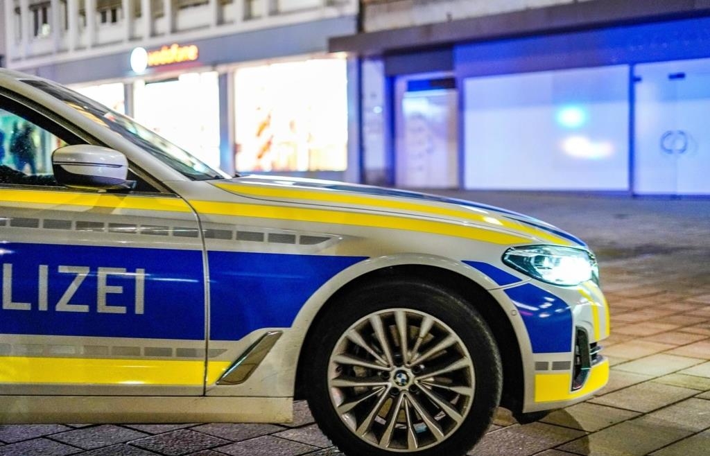 Mann (34) schlägt in Augsburger Lokal Feuermelder ein