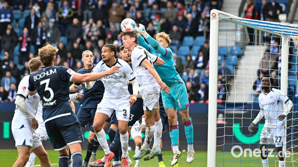 Bielefelds Torwart Kersken war gut beschäftigt. Bild: Anke Waelischmiller/dpa