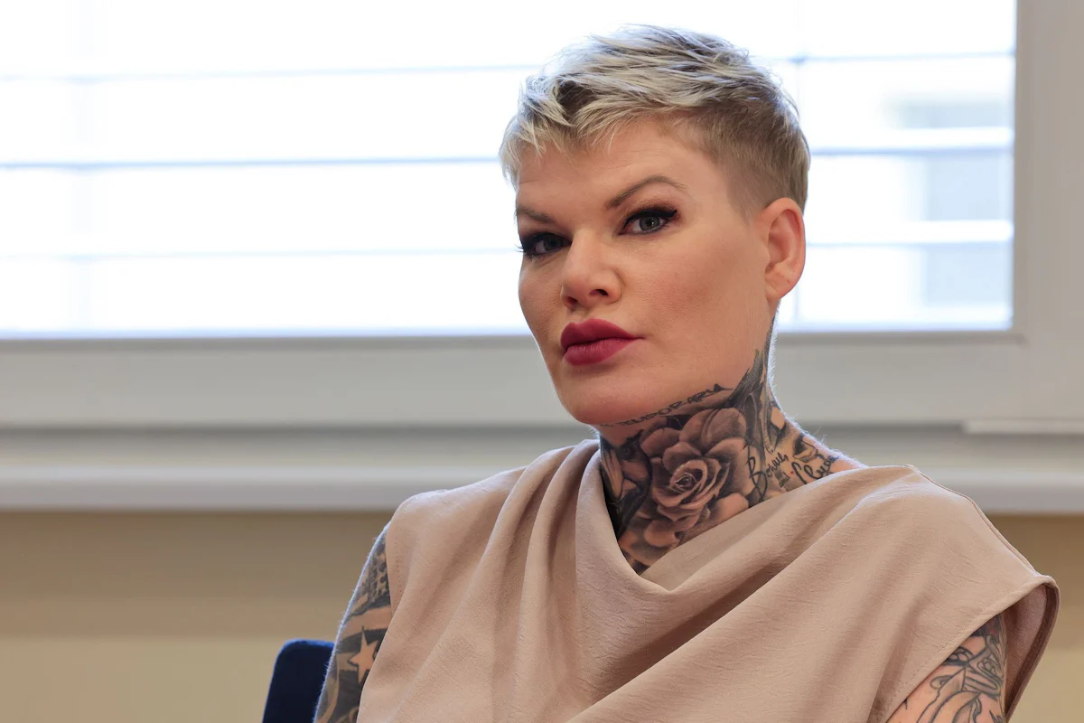 Prozess gegen Sängerin - Melanie Müller kämpft vor Gericht gegen Urteil zu Hitlergruß - Panorama