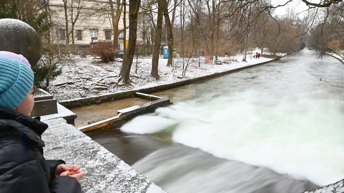 Streit um Eisbachwelle: Stadt ließ Surfer von Sicherheitsdienst beobachten - München