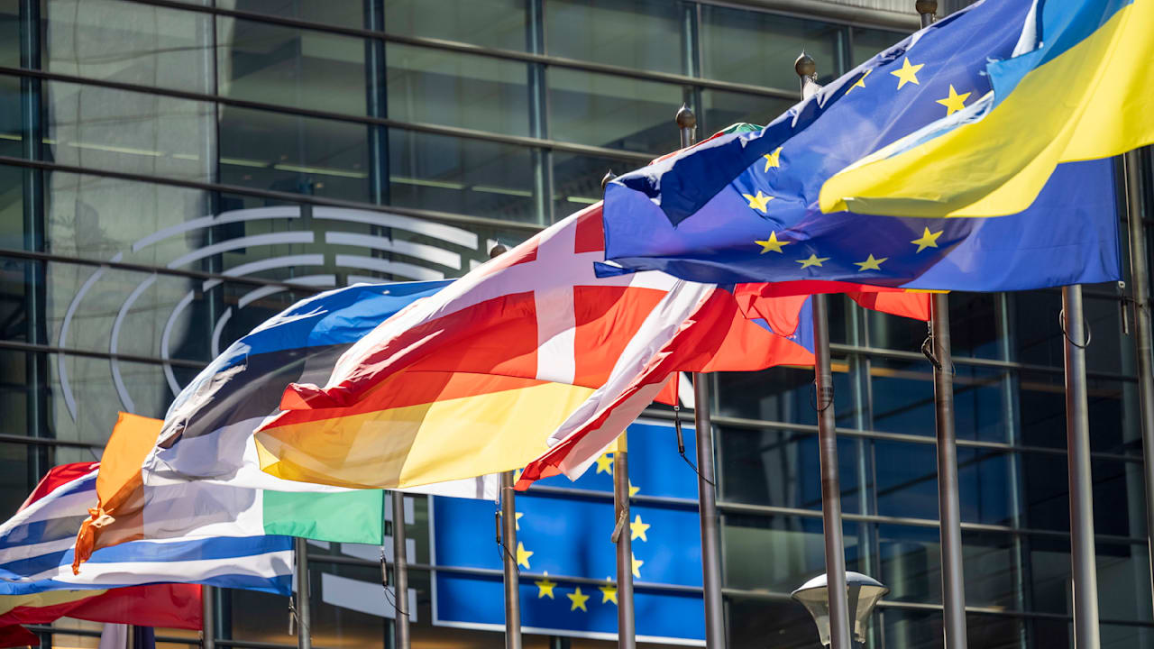 Drei Prozent mehr: Achte Gehaltserhöhung für EU-Beamte in drei Jahren | Politik