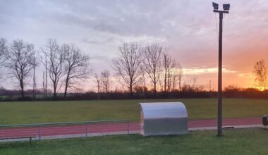 Wegen Luxus-Sportplatz: Über 100 Jahre alter Fußballverein insolvent | Regional