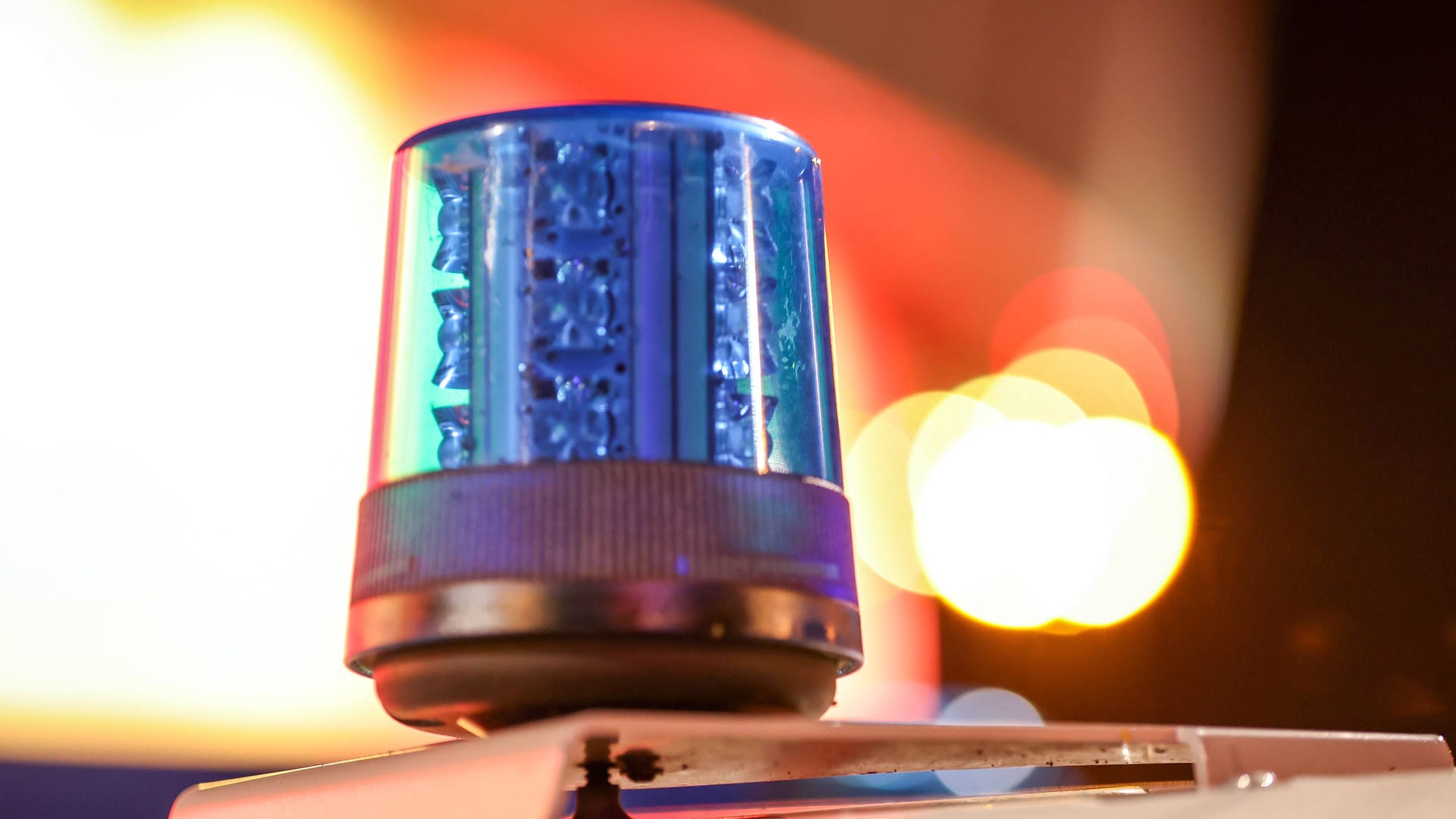 Ein Blaulicht in Nahaufnahme (Symbolbild): In Düsseldorf hatte die Polizei deutlich weniger zu tun als an normalen Arbeitstagen. Ein Blaulicht in Nahaufnahme (Symbolbild): In Düsseldorf hatte die Polizei deutlich weniger zu tun als an normalen Arbeitstagen.