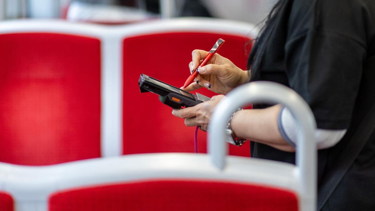 VBK und Polizei kontrollieren Bahnen – 6.800 Fahrscheine geprüft