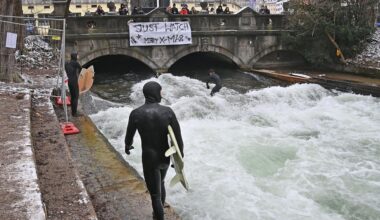 Frust über Verwaltung: Eisbach-Surfer brechen Wellenrettung ab