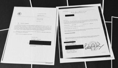 Teilweise geschwärzte Seiten zeigen die Vorladung der New Yorker Grand Jury im Rahmen der Ermittlungen gegen Jeffrey Epstein und Ghislaine Maxwell.