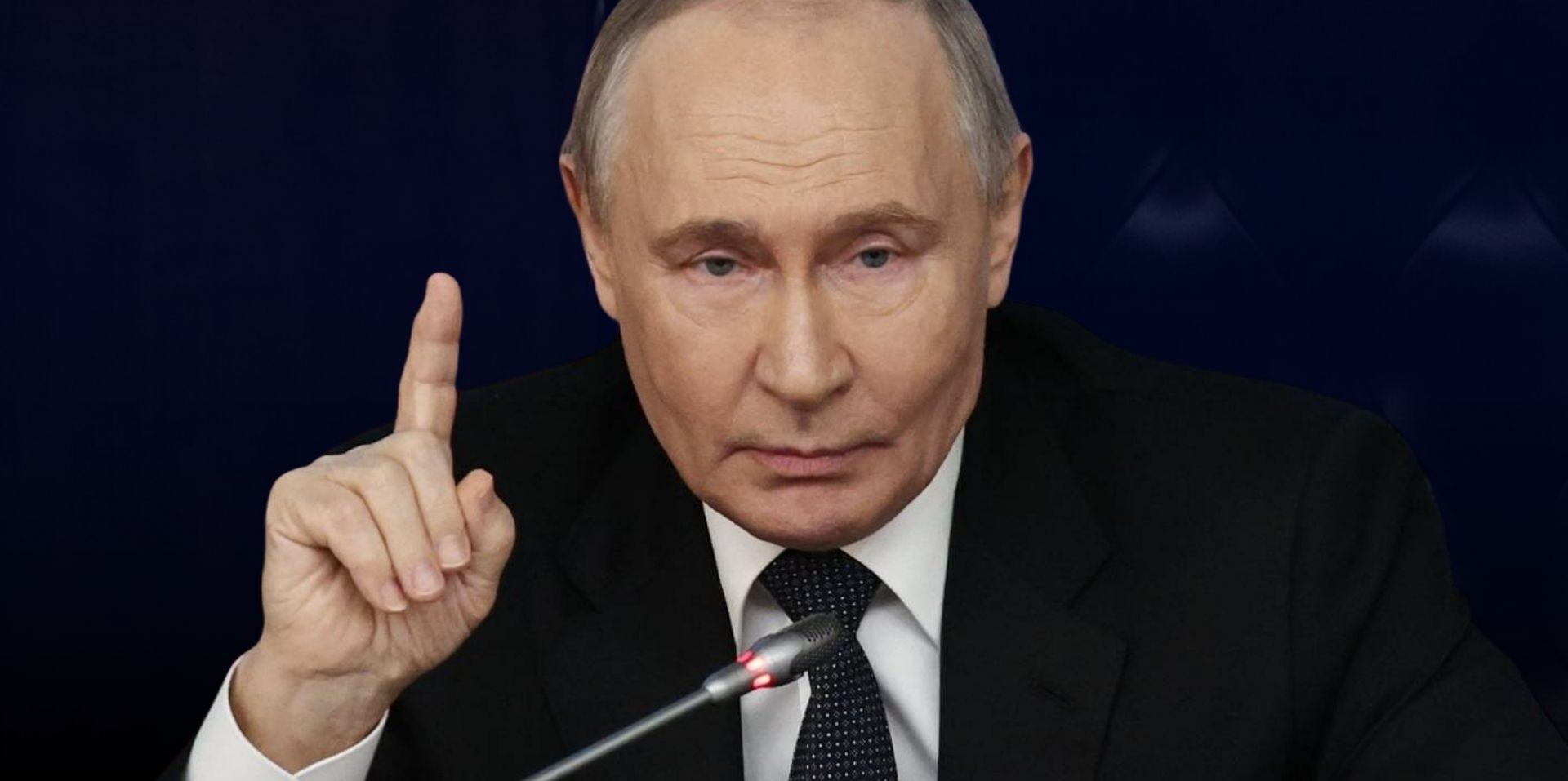 Der russische Präsident Wladimir Putin spricht während einer erweiterten Sitzung des Verteidigungsministerrats im Nationalen Verteidigungskontrollzentrum in Moskau