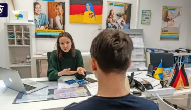 Ukrainische Männer in Deutschland: Statt der Front ruft der Papierkrieg