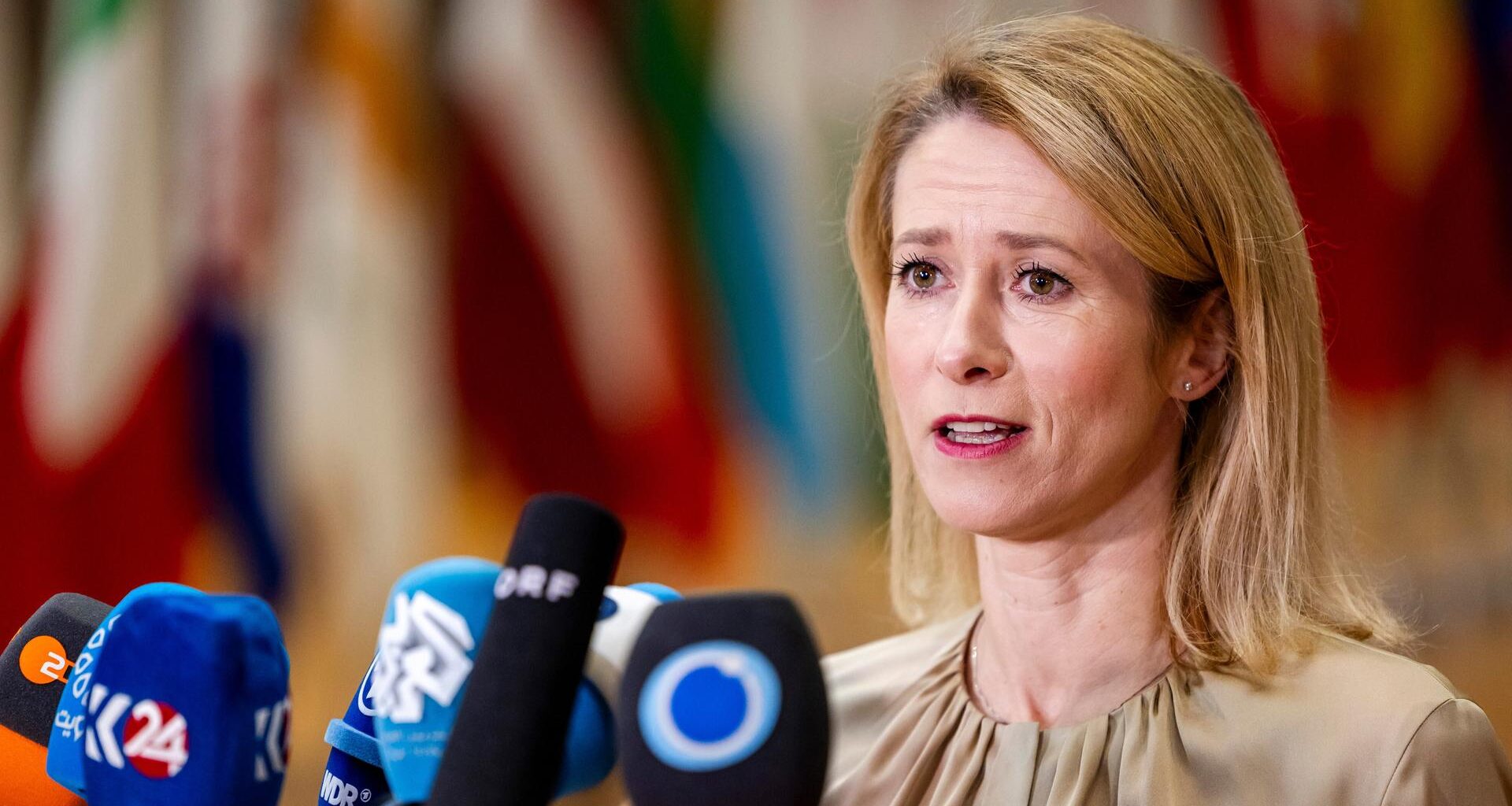 Kaja Kallas, EU-Außenbeauftragte, spricht zu den Medien.