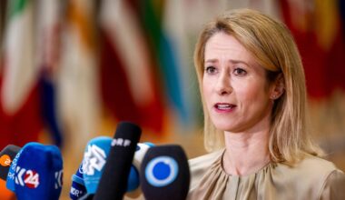 Kaja Kallas, EU-Außenbeauftragte, spricht zu den Medien.