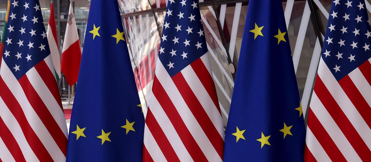 Flaggen der EU und der USA | AFP Flaggen der EU und der USA