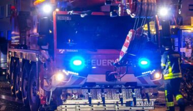 Wohnung voller Müll in Flammen