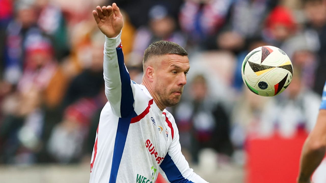 1. FC Köln: Erst Meister, dann FC?: Bosse wollen Treffen mit Lukas Podolski | Sport