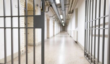 Hannover - Mann bedrohte Frauen mit Waffe – Gesuchter Mann in Haft - Panorama