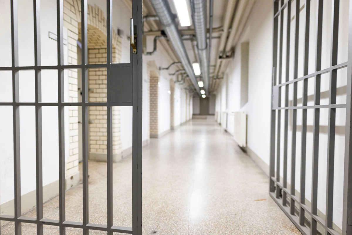 Hannover - Mann bedrohte Frauen mit Waffe – Gesuchter Mann in Haft - Panorama