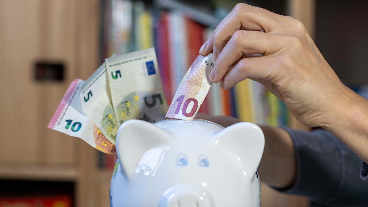 Sparzinsen in Deutschland stagnieren | Politik