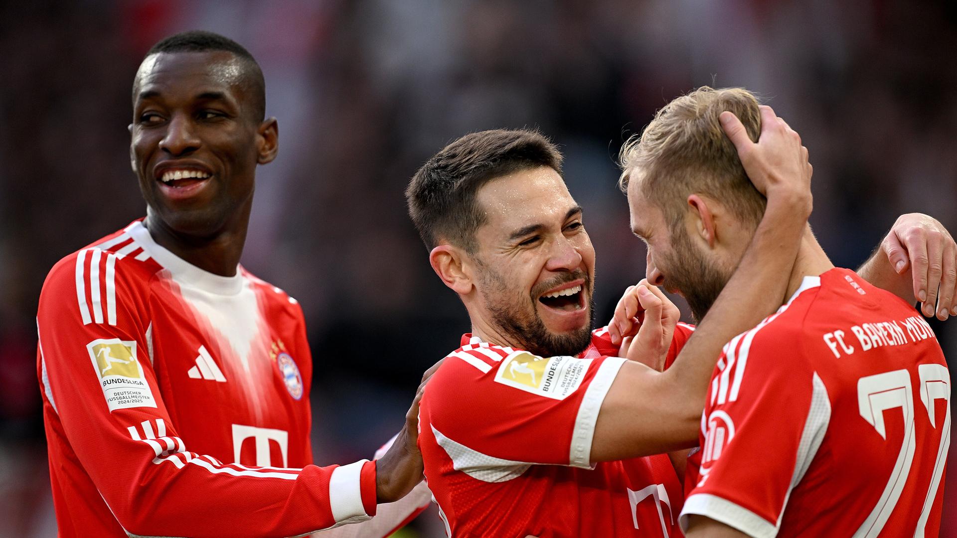 Torjubel nach dem 1:0 für den FC Bayern im Spiel gegen den VfB Stuttgart Torjubel nach dem 1:0 für den FC Bayern im Spiel gegen den VfB Stuttgart