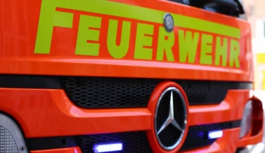 Großeinsatz in Reußenköge: Maschinenhalle auf einem Gemüsehof stand in Flammen - NDR.de