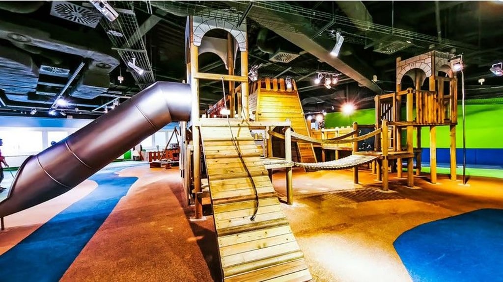 Im Oktober 2025 hat das neue Noviland im Shoppingcenter Nova in Günthersdorf eröffnet. Zentraler Mittelpunkt ist die große Burganlage zum Toben.