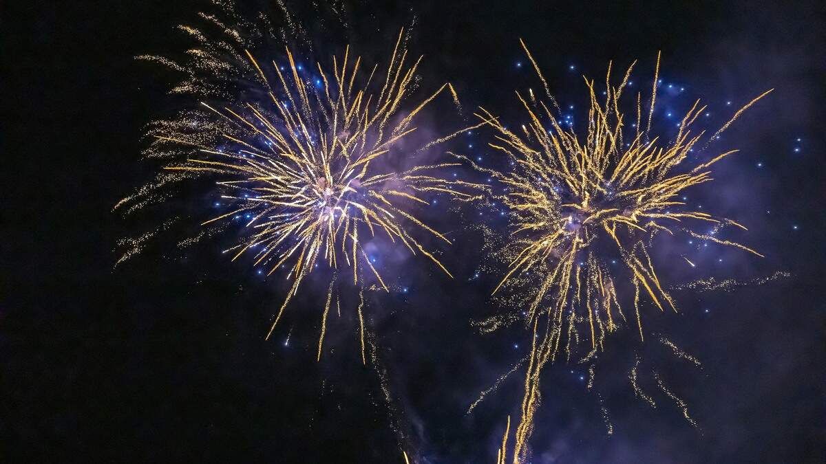 Feuerwerkskörper, die eine Explosionshöhe von einem Meter überschreiten, dürfen in der historischen Altstadt weder mitgeführt noch gezündet werden (Symbolfoto).