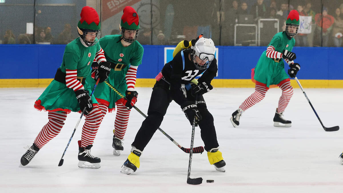 Keine sportliche Perfektion, aber beste Unterhaltung: Beim Einshockey-Uni-Cup steht der Spaß im Vordergrund – das merkt man nicht zuletzt an den Kostümen.