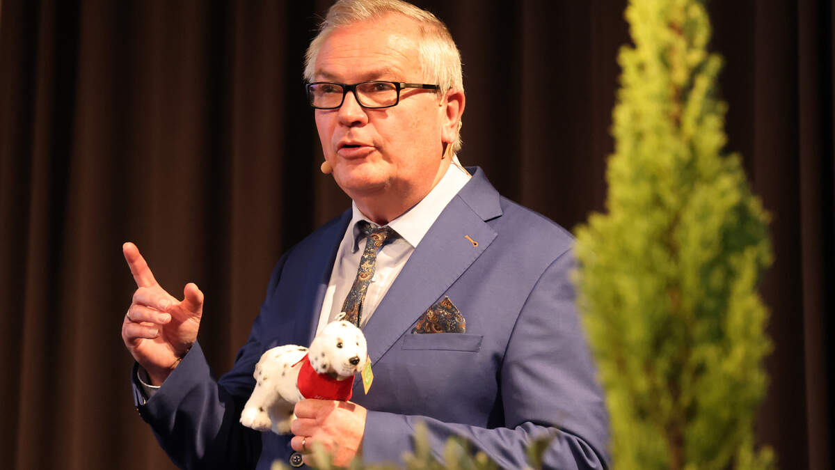 Der Auftritt von Jürgen B. Hausmann mit seinem Jubiläumsprogramm in Wassenberg muss verschoben werden.