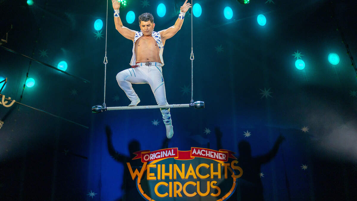 Sturz aus fünf Metern Höhe: Trapezkünstler Alain Alegria ist am Donnerstagabend gestürzt und musste ins Krankenhaus eingeliefert werden. (Archivbild)