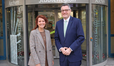 Städteregionsrat Tim Grüttemeier verkündet Ziemons-Nachfolge: Annika Schmitz wird Dezernentin für die Bereiche Gesundheit, Soziales und Digitalisierung der Städteregion Aachen.