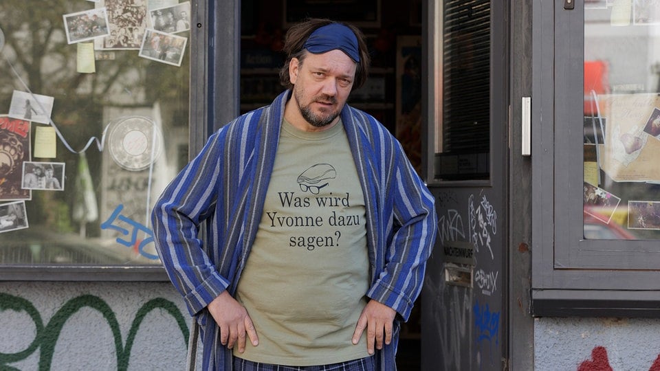 "Ein versöhnender Film": Charly Hübner über neue Ost-Komödie