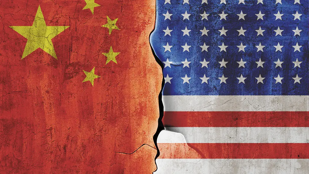 flagge-der-Vereinigten-Staaten-von-Amerika-und-China-an-der-Wand-nationale-Farben-Hintergrundmuster