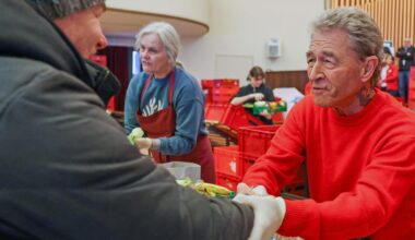 Maffay übergibt Millionen-Spende von Postcode Lotterie an Wiesbadener Tafel