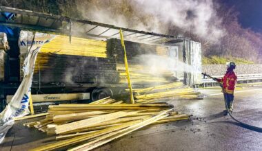 LKW-Brand auf A5 sorgt für Vollsperrung nahe Karlsruhe