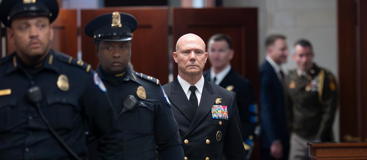 Frank Bradley verlässt eine Anhörung im Kapitol | AP Frank Bradley verlässt eine Anhörung im Kapitol