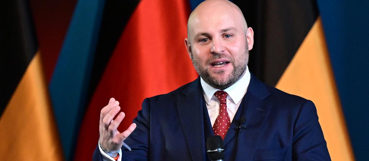 Der AfD-Abgeordnete Markus Frohnmaier | dpa Der AfD-Abgeordnete Markus Frohnmaier