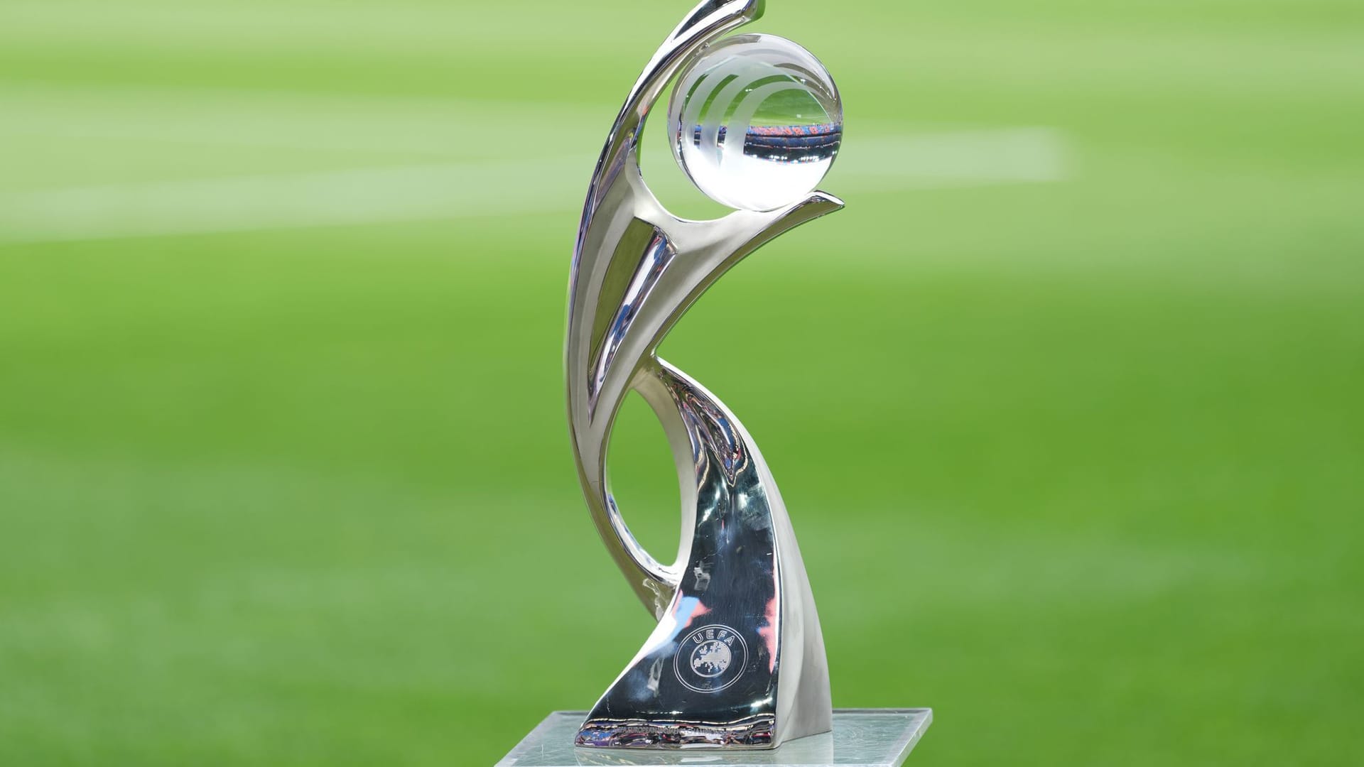 Trophäe Fußball-EM der Frauen