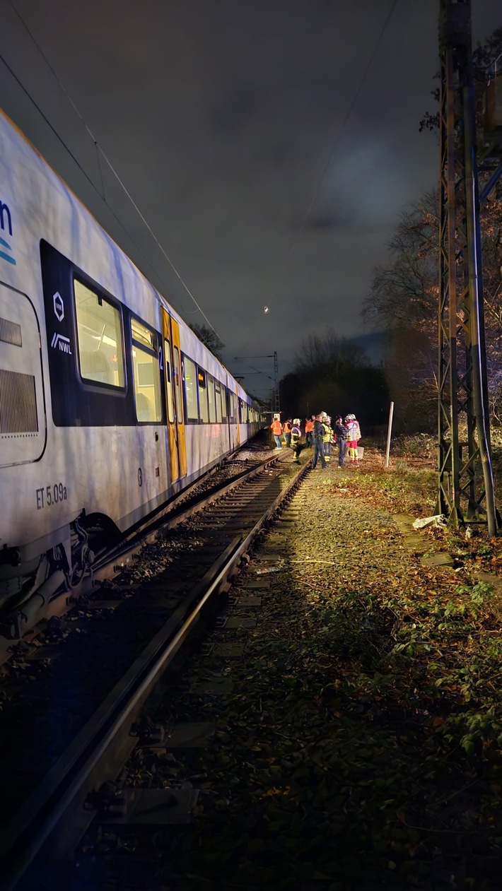 FW-DO: Mehrere Personen im Gleisbett nach technischem Defekt eines Personenzuges