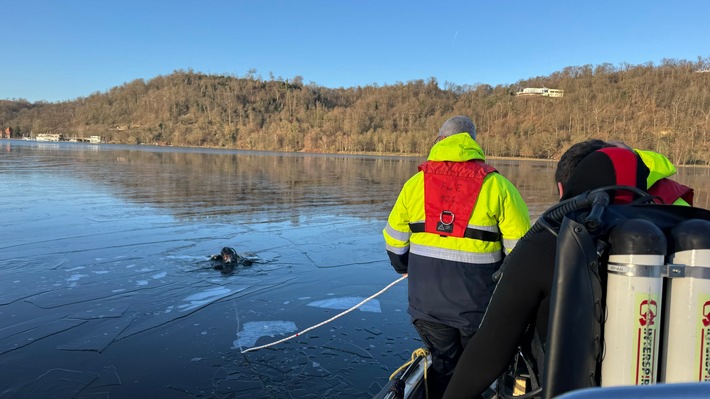 FW-E: Wasserrettungseinsatz am Baldeneysee - Eisschicht erschwert Erkundung