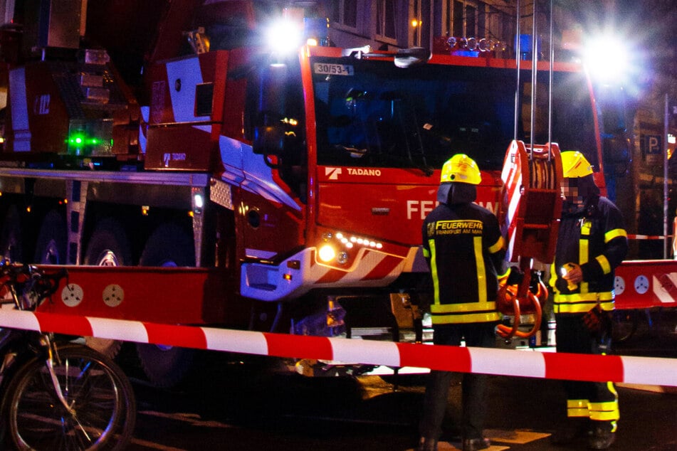 Alarm in Frankfurt-Nordend am Montagabend: Kräfte der Berufsfeuerwehr und der Freiwilligen Feuerwehr rückten aus. (Symbolbild)