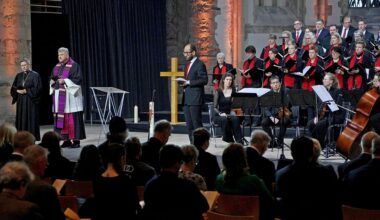 Kerzen, Trost und Hoffnung: Gedenkgottesdienst für die Opfer von Magdeburg